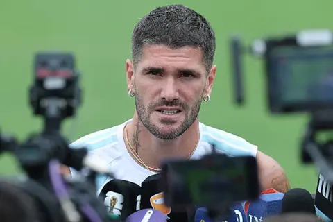 دي بول: مباراة إنجلترا فريدة من نوعها.. وسعداء بأدائنا في كأس العالم